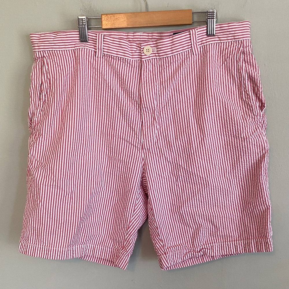Vineyard Vines Men's Pink and White Striped Shorts Size 36